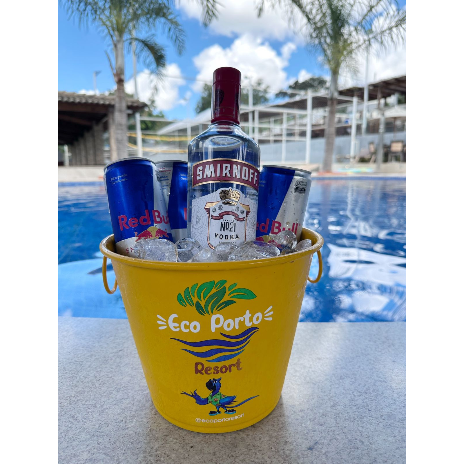 Combo Vodka Smirnoff + 04 Energéticos Lata